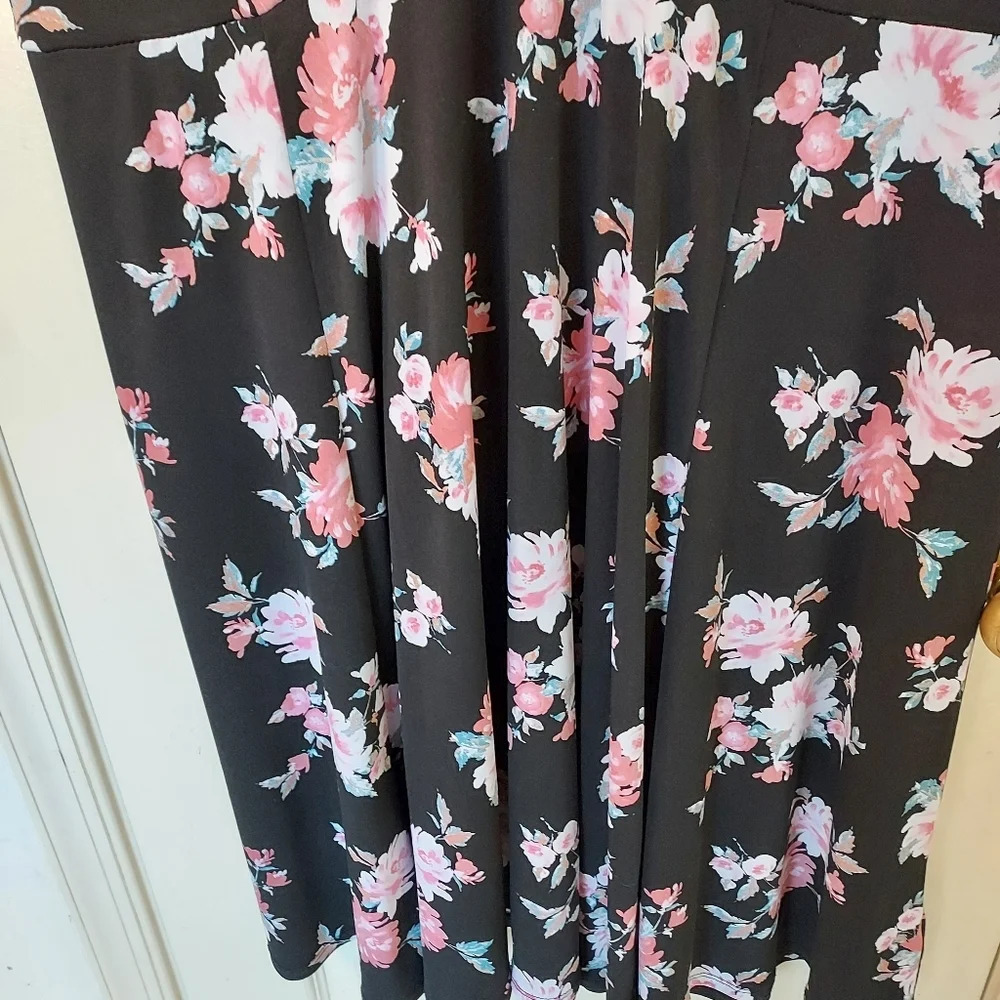 Torrid MINI STUDIO KNIT Black Floral SKATER DRESS in Size 2 - Picture 6 of 11